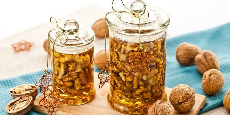 Walnuts with honey. Healthy foods that can increase male potency